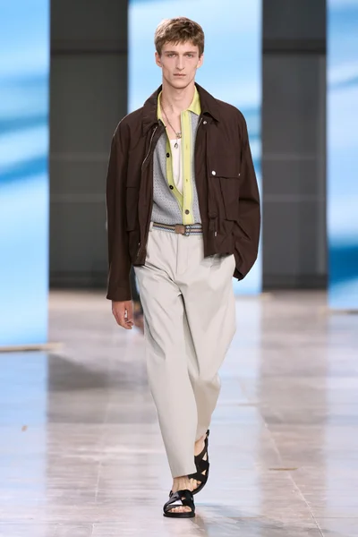 Look 3